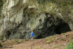 am Eingang der Oswaldhöhle